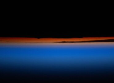 2563 Astronautas Užfiksavo įspūdingą Žemės Ir Kosmoso Vaizdą Iš T