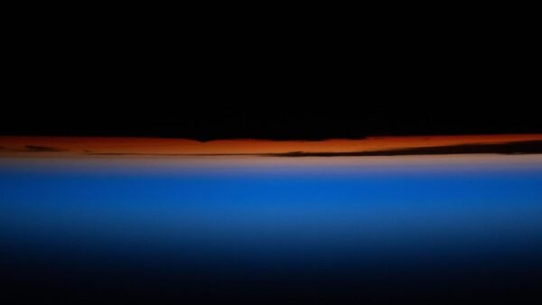 2563 Astronautas Užfiksavo įspūdingą Žemės Ir Kosmoso Vaizdą Iš T