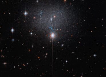 2567 Eso 490017 Netaisyklingos Formos Nykštukinė Galaktika