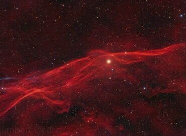 3558 Lbn 331 įspūdinga Emisijos ūkas Aplink Dvigubą žvaigždę 32
