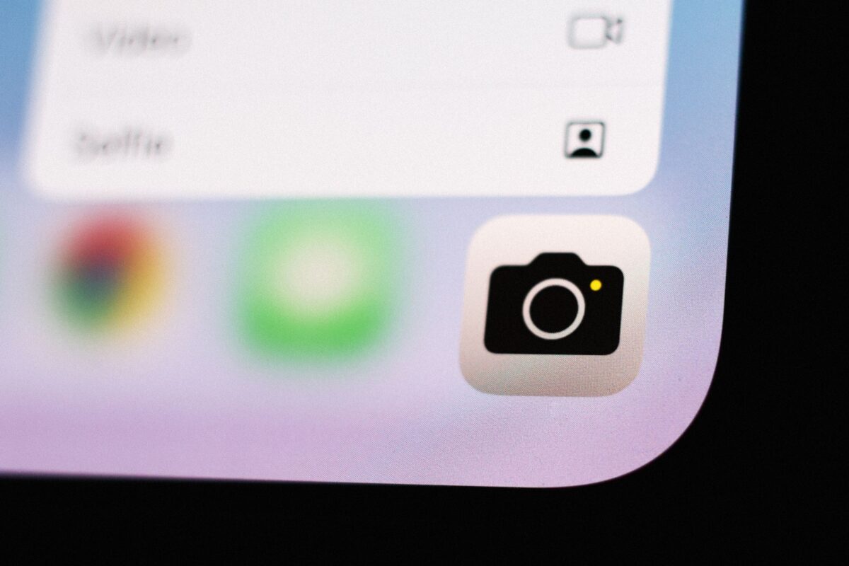 „Apple“ pristato dirbtinio intelekto atnaujinimus iPhone kameros programėlėje su iOS 27