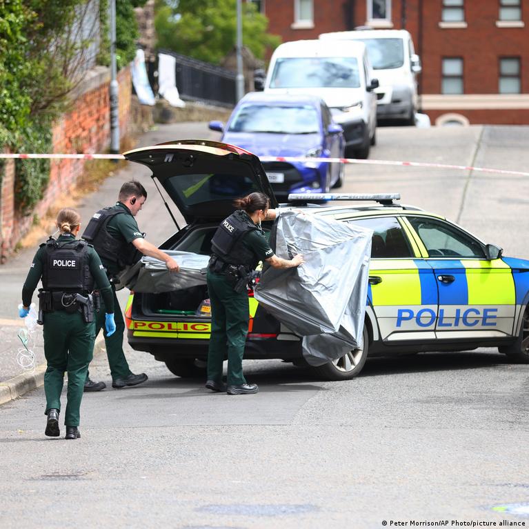 Belfasto Policija Ragina Ramyb Po Okiruojanio Peilio Ipuolio
