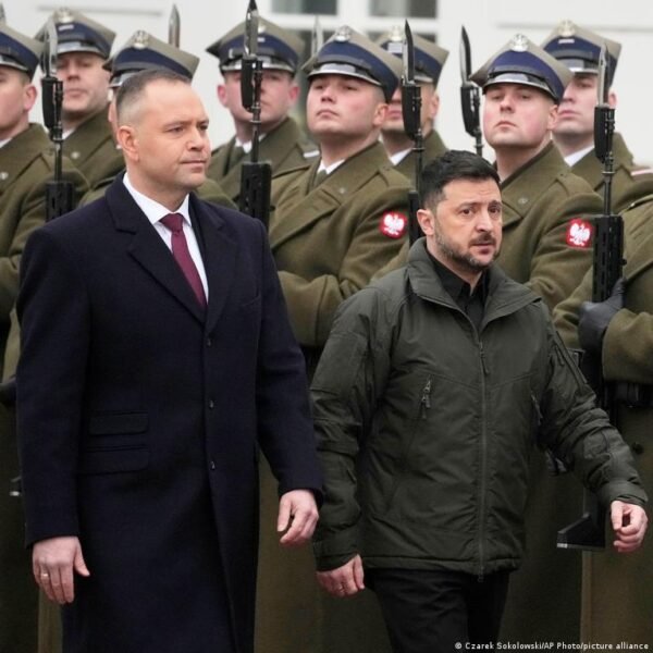 Lenkijos Ir Ukrainos Santyki Kriz Zelenskiui Atimtas Aukiausias Apdovanojimas