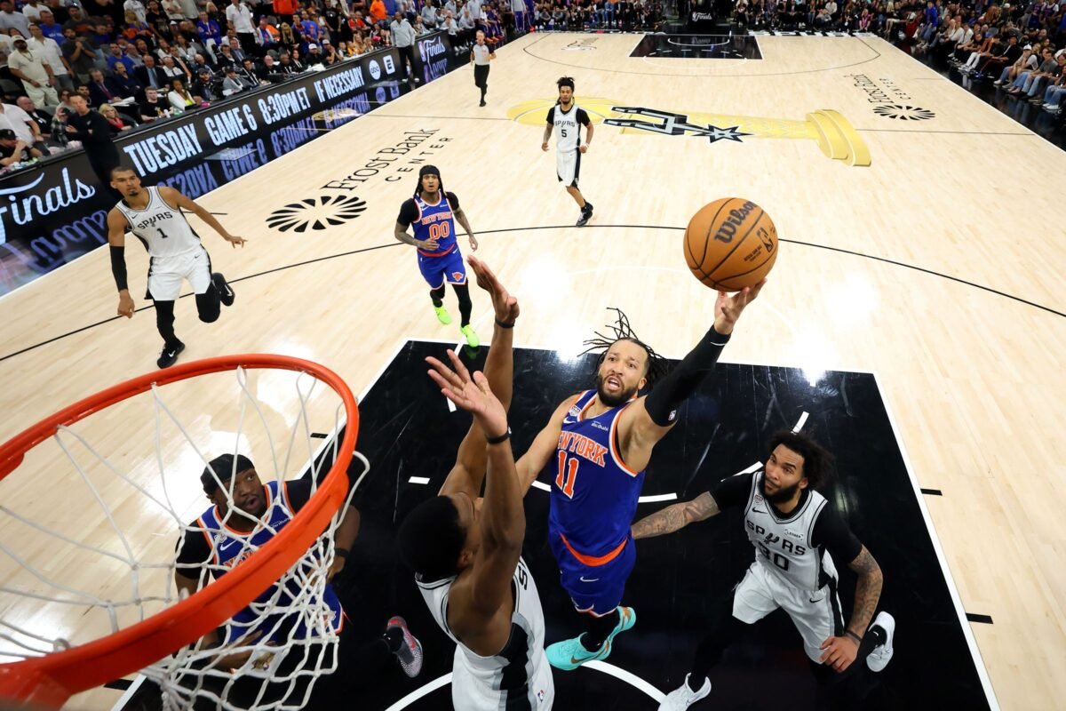 Niujorko Eismo Kameros Transliuos Knicks Triumfo Parad