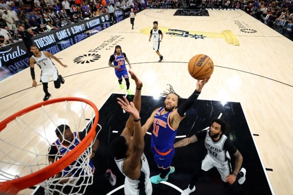 Niujorko Eismo Kameros Transliuos Knicks Triumfo Parad