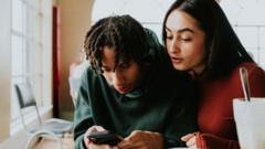 Nuo 2027 Met Vaikams Iki 16 Met Bus Udrausta Naudotis Socialiniais Tinklais