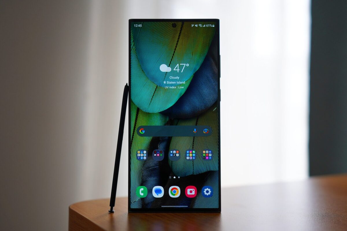 Samsung Galaxy S23 vartotojai susiduria su ekrano problemomis po One UI 8.5 atnaujinimo