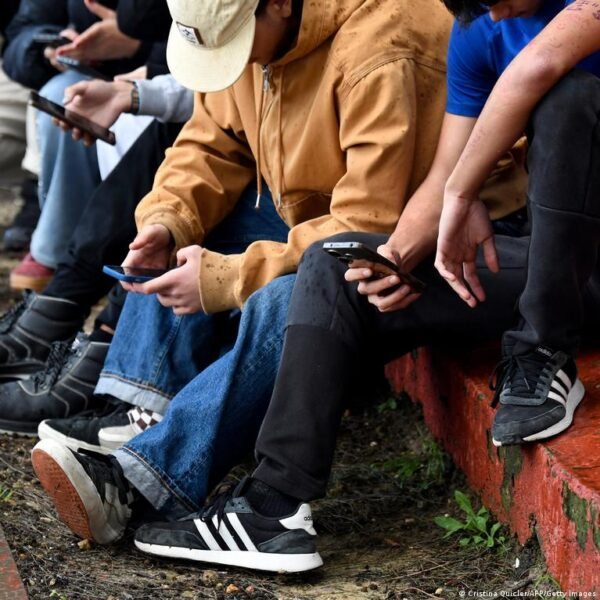 Socialini Tinkl Draudimas Paaugliams Sprendimas Ar Perdta Reakcija