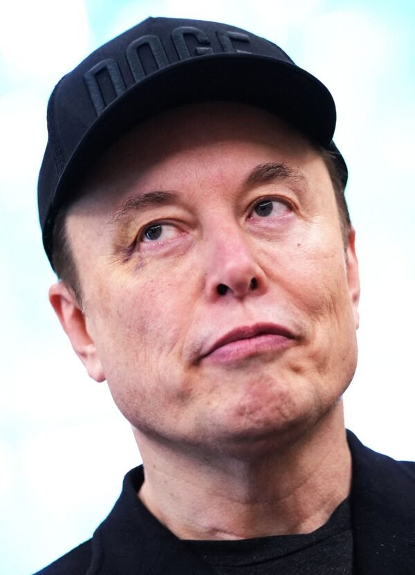 Spacex Debiutuoja Nasdaq Biroje Elono Musko Kontrol Kelia Diskusijas