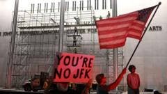 Trumpo Vardas Paalintas I Kennedy Centro Po Teismo Sprendimo