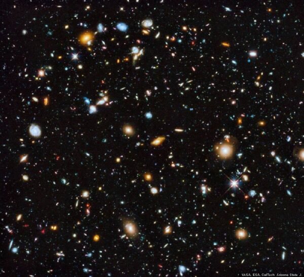 Hubble teleskopas užfiksavo 10 000 galaktikų vienoje nuotraukoje