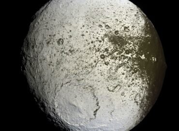 16802 Saturno Palydovas Japetas Paslaptingas Ir Spalvingas Dangau