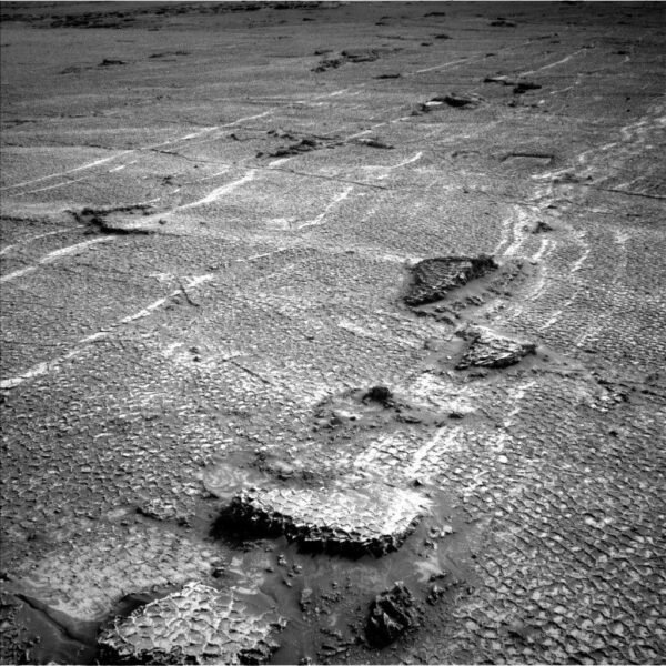Curiosity atrado mikropoligonų lauką Marso paviršiuje