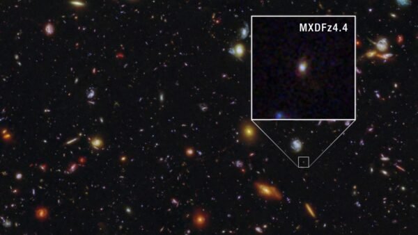 Hubble teleskopas aptiko „neįmanomą“ galaktiką MXDFz4.4 ankstyvojoje Visatoje