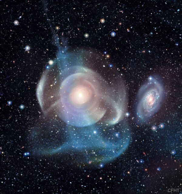 NGC 474: paslaptinga eliptinė galaktika su sluoksniuotu aureolu