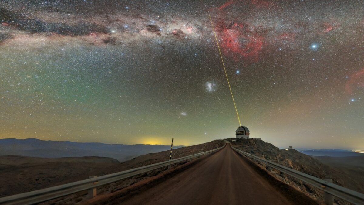 16895 Čilės Observatorija Naudoja Lazerį Tyrinėjant Mėnulio Paukšč