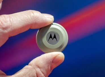 21213 Motorola Pristatė Naują Bluetooth Sekiklį Moto Tag 2