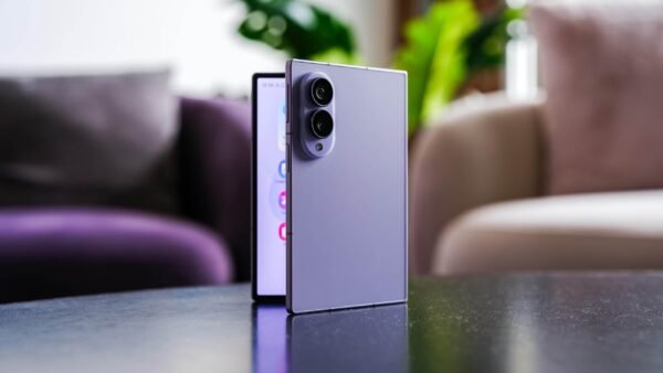 Samsung pristatė naują Galaxy Z Fold 8 su plačiu lankstomu ekranu