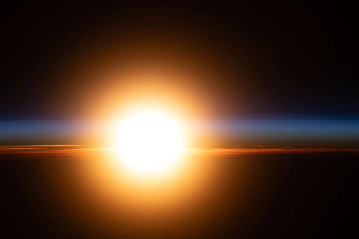 2612 Astronautas Užfiksavo įspūdingą Saulėtekį Iš Tarptautinės Ko