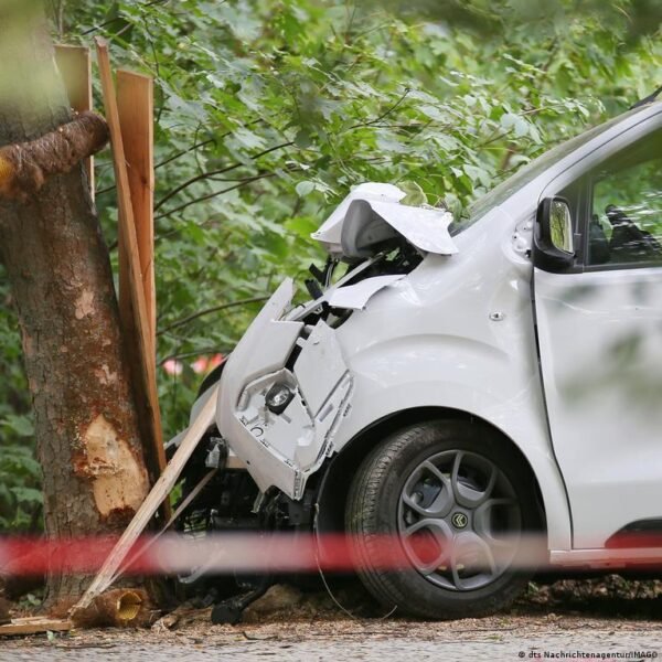 Automobili Atakos Kodl Jos Vis Dar Vyksta