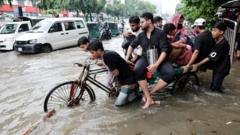 Bangladeše potvyniai ir nuošliaužos nusinešė 51 gyvybę