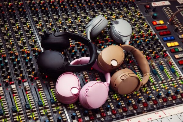 Bose Bendradarbiauja Su Skullcandy Siekdami Pagerinti Ausini Kokyb