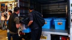 Honkongo policija sulaikė penkis asmenis dėl nepriklausomų knygynų reidų