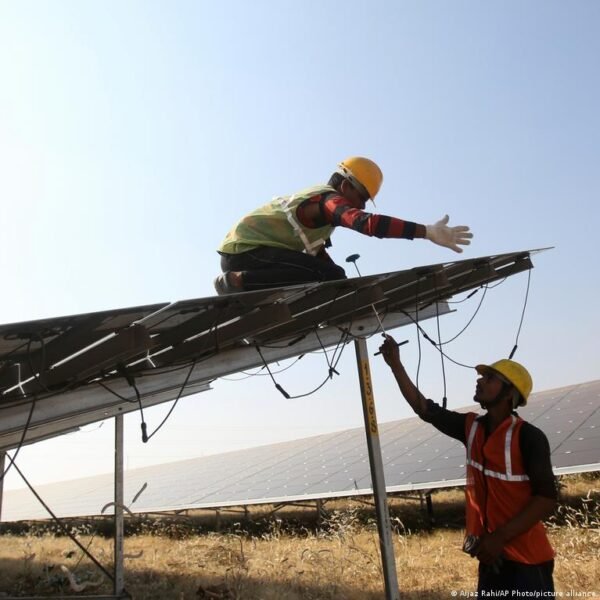 Indija ir Europa siekia sukurti švarių energijos išteklių tiekimo grandinę be Kinijos
