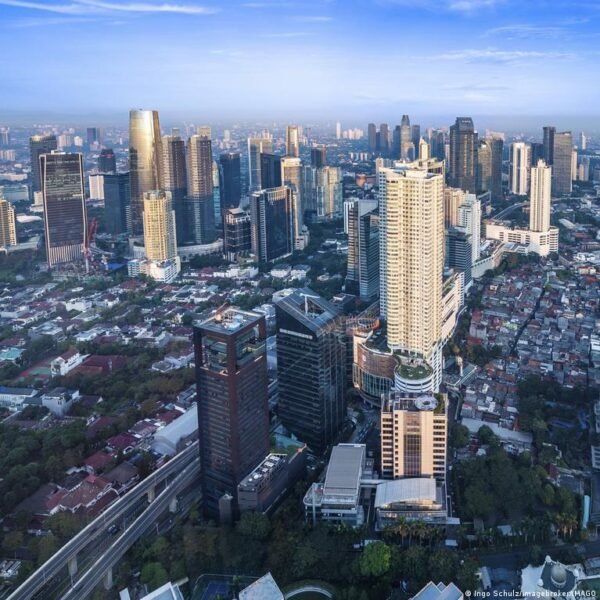 Investuotojai traukiasi iš Indonezijos dėl prezidento Prabowo Subianto planų