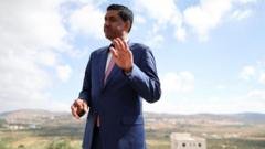 JAV demokratas Ro Khanna teigia, kad buvo sulaikytas ginkluotų Izraelio naujakurių