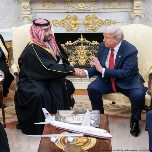 JAV ir Saudo Arabijos branduolinis susitarimas kelia nerimą dėl ginklavimosi varžybų