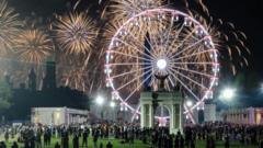 JAV švenčia 250-ąjį gimtadienį su fejerverkais ir ekstremaliu oru