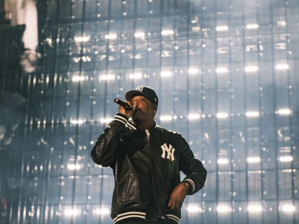Jay-Z surengė įspūdingą koncertą Yankee stadione, minėdamas 30 metų jubiliejų