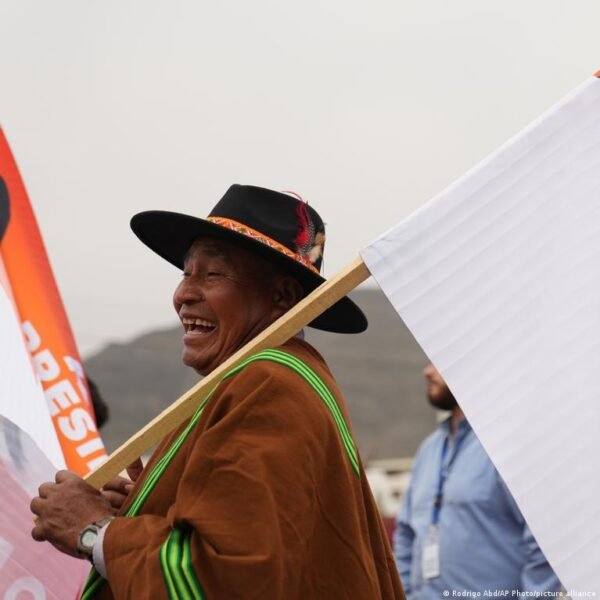 Keiko Fujimori Pradeda Vadovauti Peru Tarp Jav Ir Kinijos Takos