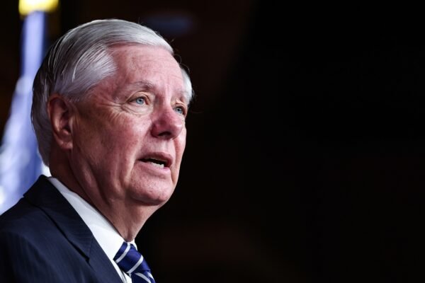 Lindsey Graham mirties sąmokslo teorijos: nuo Rusijos iki Irano