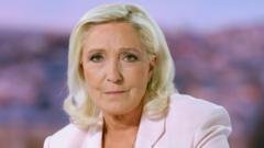 Marine Le Pen Pradeda Prezidentin Kampanij Po Teismo Sprendimo