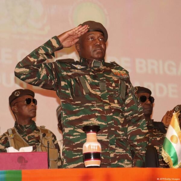 Niger siekia stabilumo po trejų metų karinės valdžios