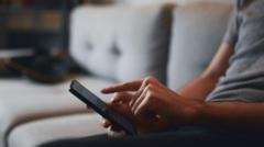 Pornografijos svetainėms skirta £630,000 bauda dėl nesėkmingų amžiaus patikrinimų