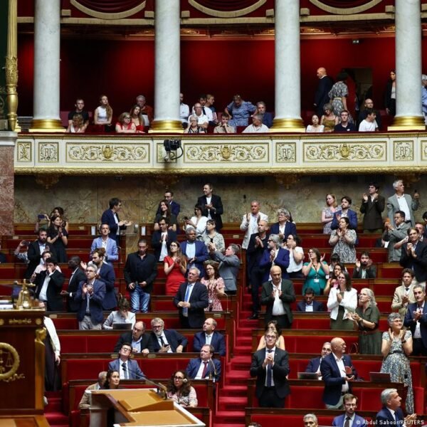 Prancūzijos parlamentas priėmė pagalbinio mirimo įstatymą