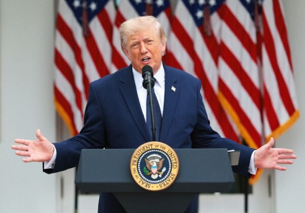 Sąmokslo teorijų šalininkai mano, kad Trumpo kalba atveria kelią maišto aktui