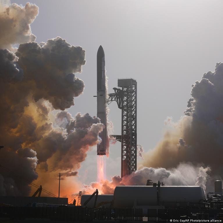 Starship Ubaig Pirmj Bandomj Skryd Po Spacex Akcij Vieo Silymo