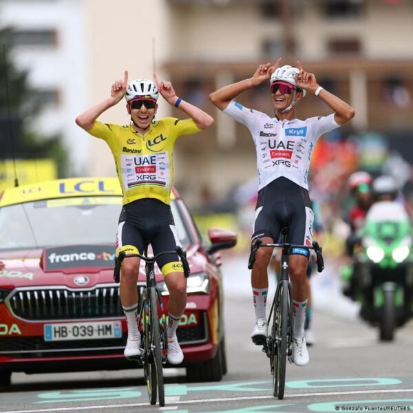 Tour de France finalinis etapas sutrumpintas dėl gaisrų netoli Bordo