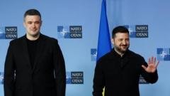 Ukrainos atleistas gynybos ministras reikalauja grįžti į postą