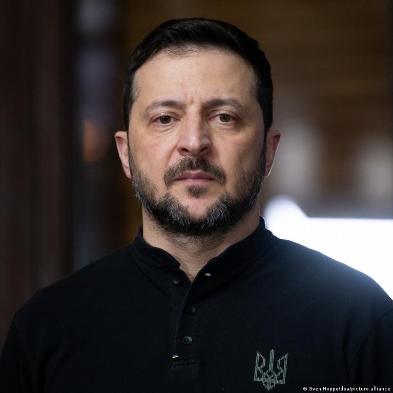 Ukrainos Premjer Atsistatydino Zelenskis Ieko Naujo Vyriausybs Vadovo