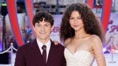 Zendaya Ir Tom Holland Draugyst Padeda Dirbti Kartu Kuriant Spiderman