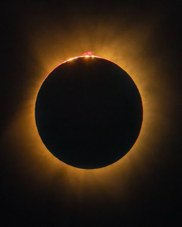 Astrofotografas užfiksavo įspūdingą protuberantą per Saulės užtemimą