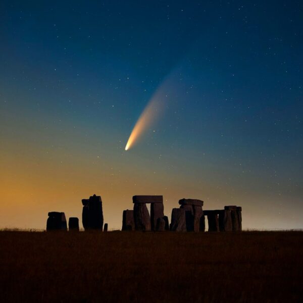 Kometa NEOWISE įspūdingai pasirodė virš Stonehenge