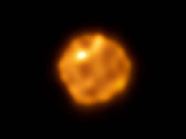 ALMA teleskopas užfiksavo vieną aiškiausių Betelgeizės žvaigždės vaizdų