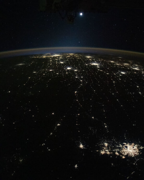 Tarptautinė kosminė stotis užfiksavo Mėnulio apšviestą Žemės horizontą