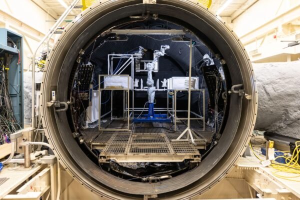 11784 Nasa Hjustone Testuoja Artemis įrangą Atšiauriomis Mėnulio S